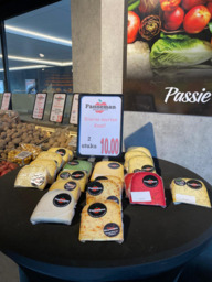 Kaas stukjes 2 voor 10,00