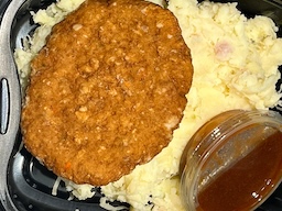 Stamppot Zuurkool met een hamburger